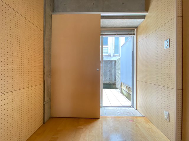 コンクリート宮殿の一角 2301の内観