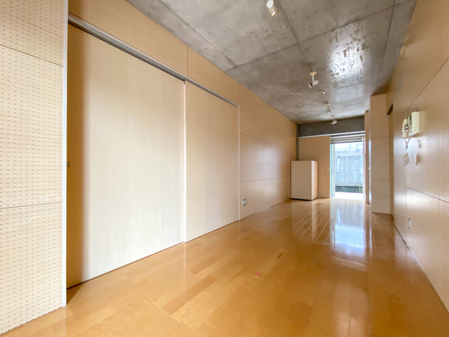 コンクリート宮殿の一角 2301の内観