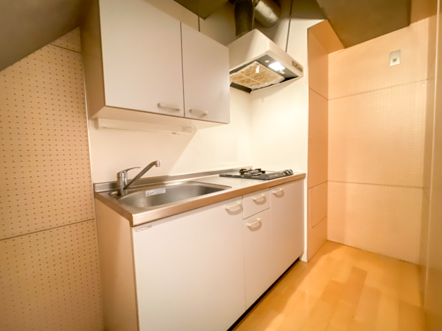 コンクリート宮殿の一角 2301の内観