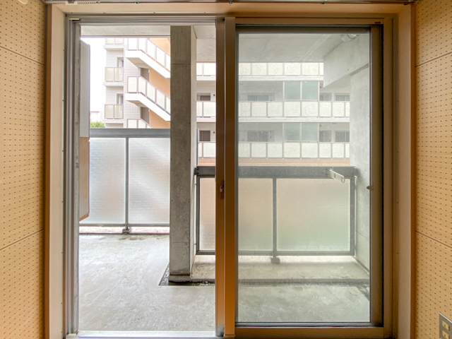 コンクリート宮殿の一角 2301の内観