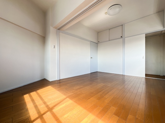 良くも悪くも 903の内観