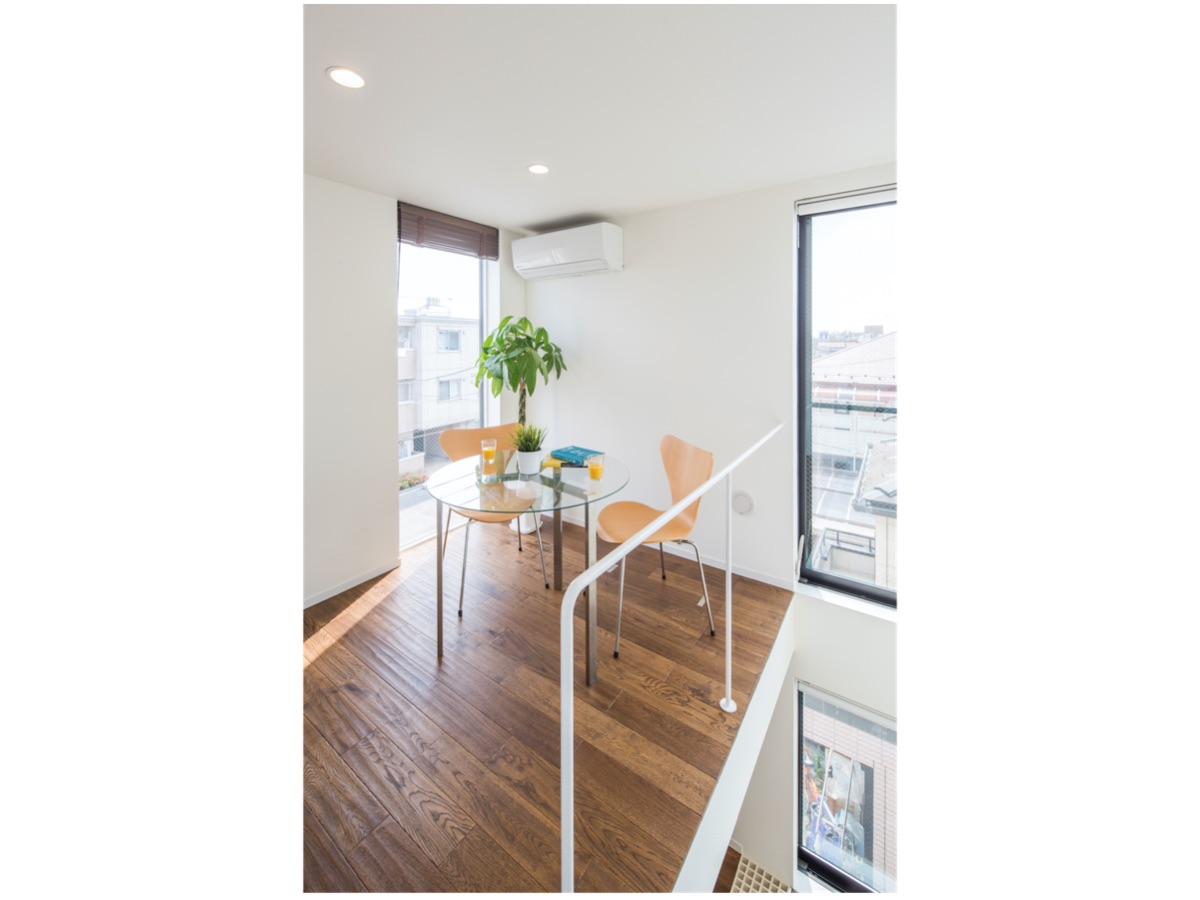 floor to floor 02の外観