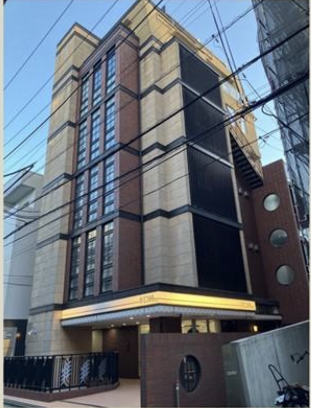 参道のそばのメゾネット 401の内観