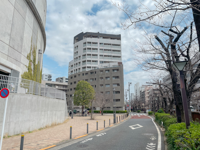 天空庭園を眺めて 901の内観