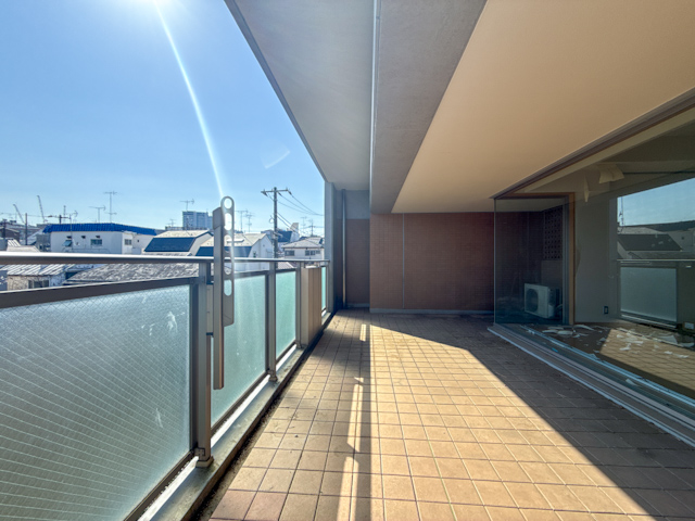空の下のリビングで 304の外観