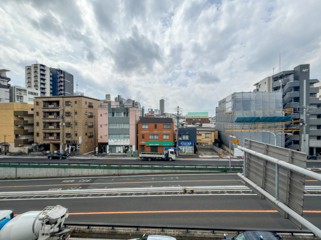 打ちっぱなし！すばらし！ 405の内観