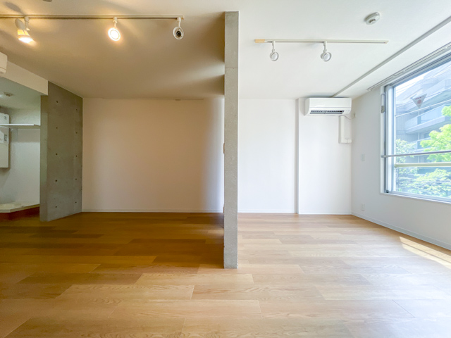 空間の自由 405の内観