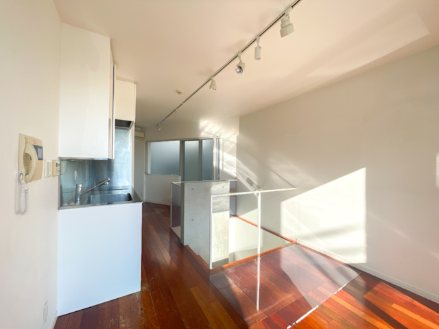 光で満たす 004の内観