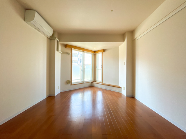 角っとして△ 211の内観