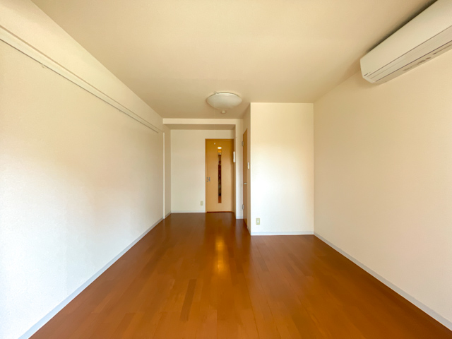 角っとして△ 211の内観