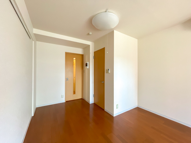 角っとして△ 211の内観