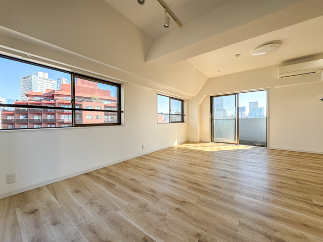 余白のある広がり方 701の内観