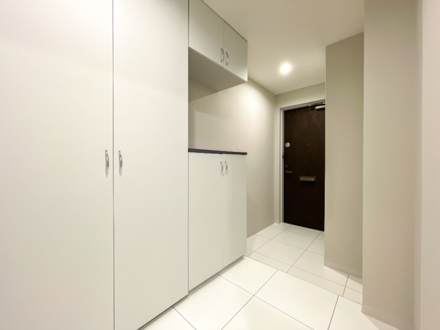 街の輪郭を少し離れて 101の内観