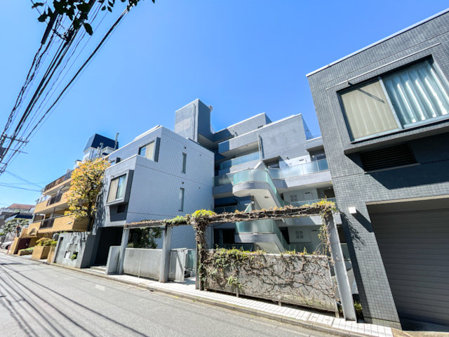 街の輪郭を少し離れて 101の内観