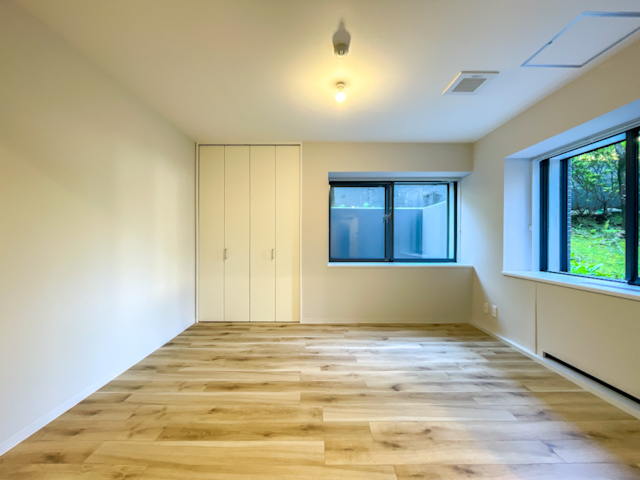 街の輪郭を少し離れて 101の内観