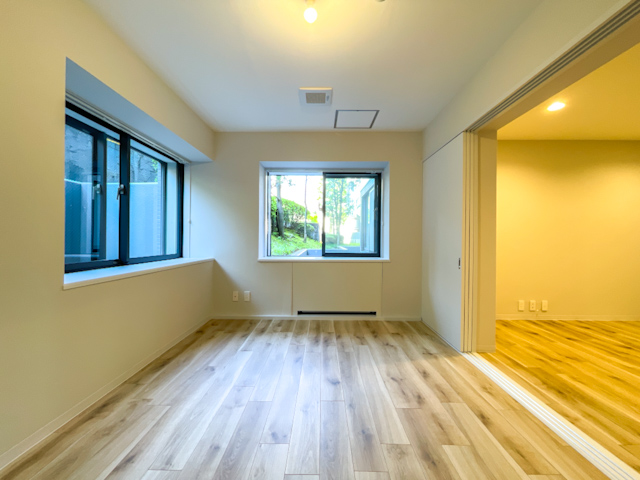 街の輪郭を少し離れて 101の内観