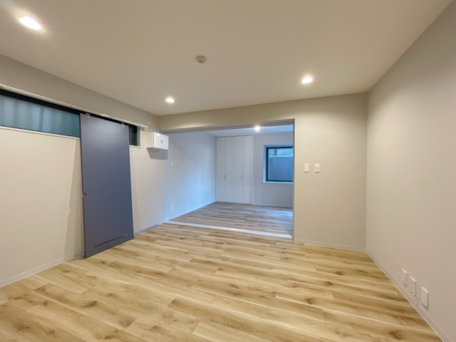 街の輪郭を少し離れて 101の内観