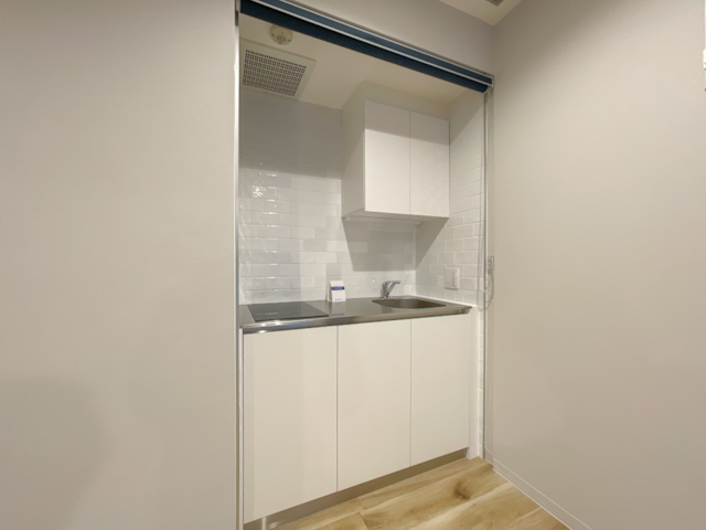 街の輪郭を少し離れて 101の内観