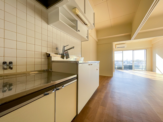ぽかぽか最上階暮らし 711の内観