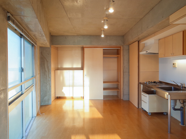 光が抜けるデザイナーズ 401の内観