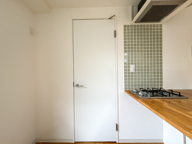 裸足になりたい床 101の内観