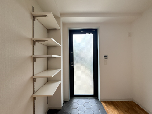 裸足になりたい床 101の内観