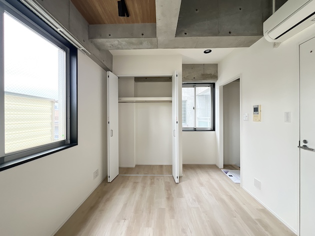 新宿摩天楼 503の内観