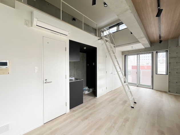 新宿摩天楼 503の内観