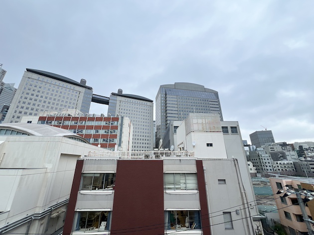 新宿摩天楼 503の内観