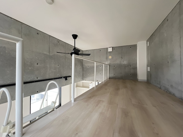 新宿摩天楼 503の内観