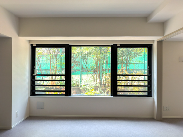 静けさと上質さ 002の外観