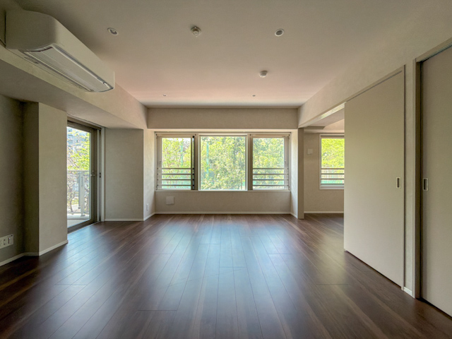 緑を間近に 002の内観