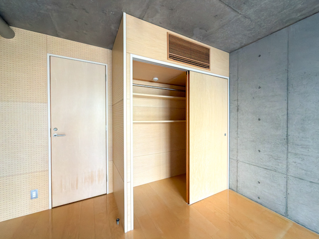 尖ってあれ 501の内観