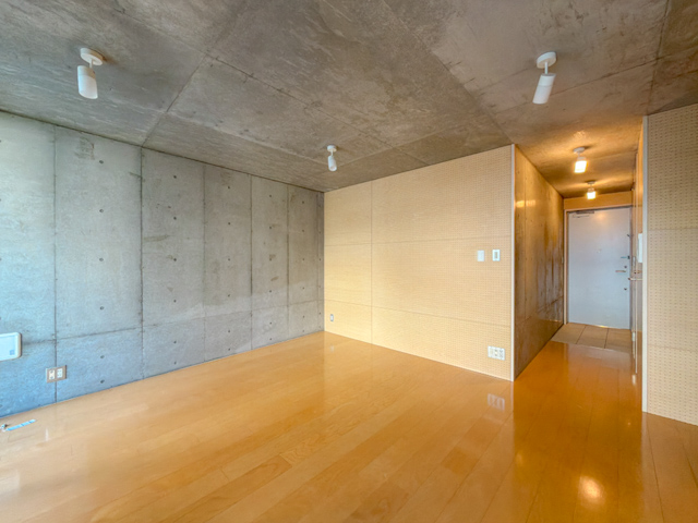 尖ってあれ 501の内観