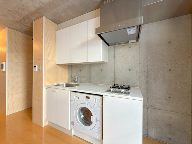 尖ってあれ 501の内観