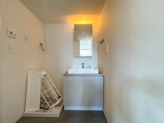 光で満たされる 301の内観