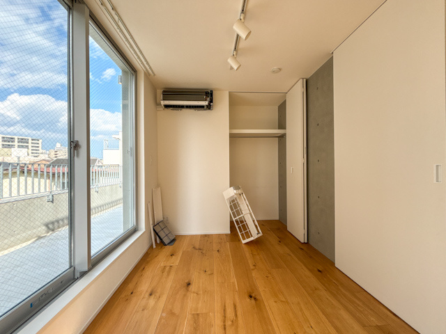 光で満たされる 301の内観