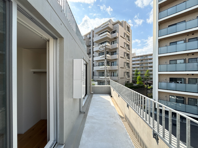 光で満たされる 301の内観