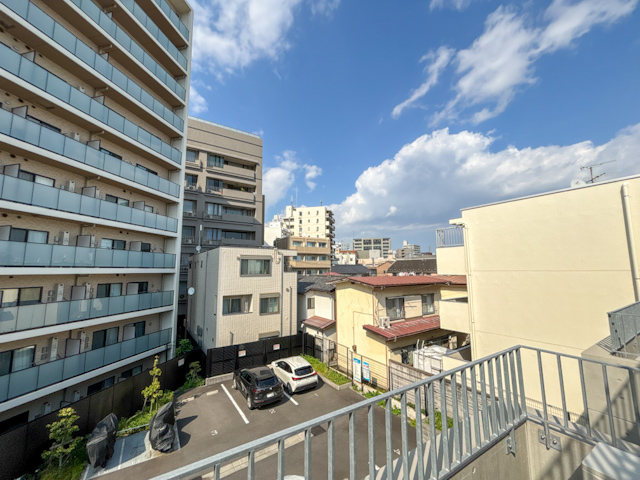 光で満たされる 301の内観