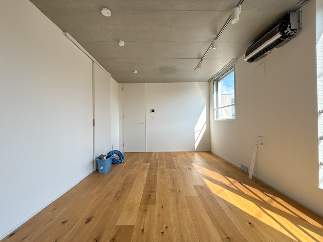 光で満たされる 301の内観