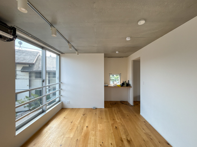 光で満たされる 301の内観