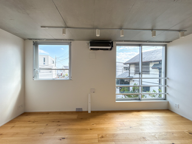 光で満たされる 301の内観