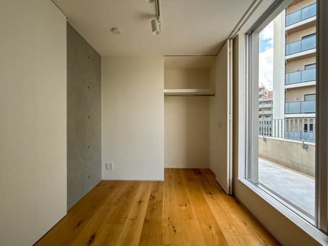 光で満たされる 301の内観