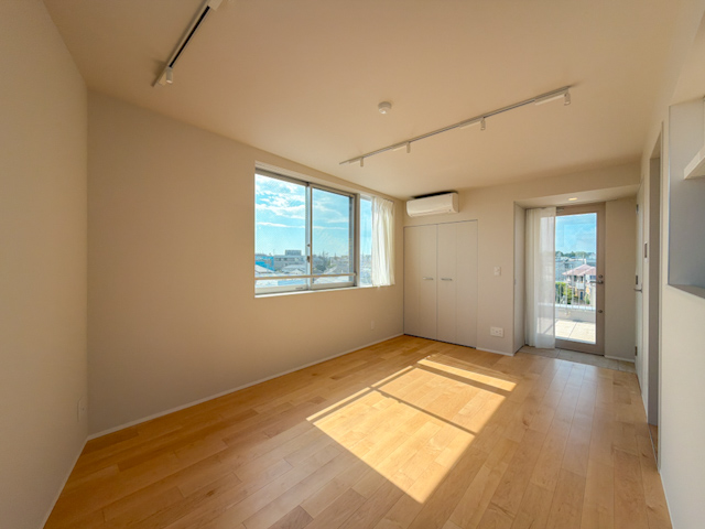 空に近い場所で 501の内観