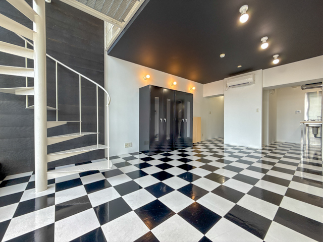 ポップチェッカー 605の内観