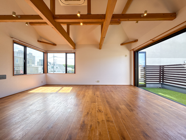 戸建で大型犬と 1の内観