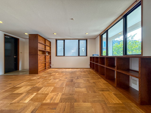 戸建で大型犬と 1の内観