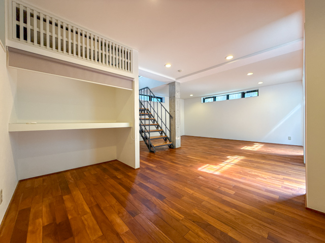 戸建で大型犬と 1の内観