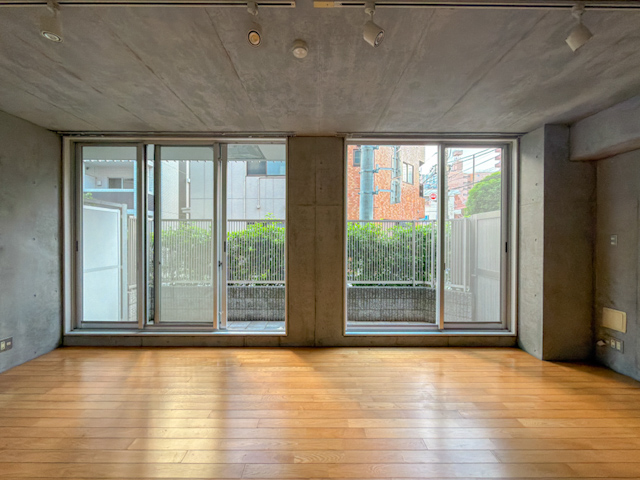 街のそばに 102の外観