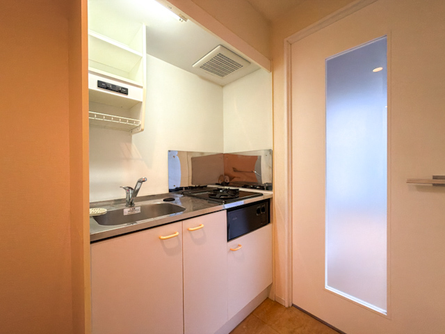 街のそばに 102の内観